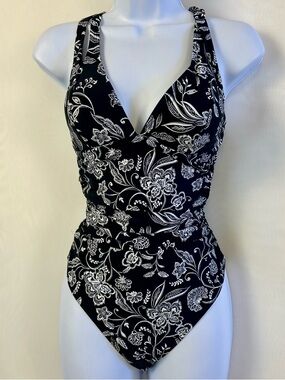 NWT Cupshe One Piece Black And White Floral V Neck Swimsuit / Small